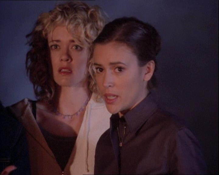 Charmed-Online-dot-net_121LoveHurts2030.jpg Charmed-Online-dot-net_121LoveHurts2030.jpg