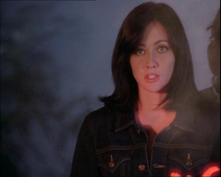 Charmed-Online-dot-net_121LoveHurts2031.jpg Charmed-Online-dot-net_121LoveHurts2031.jpg