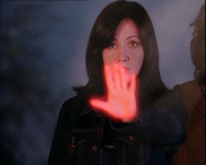 Charmed-Online-dot-net_121LoveHurts2032.jpg Charmed-Online-dot-net_121LoveHurts2032.jpg