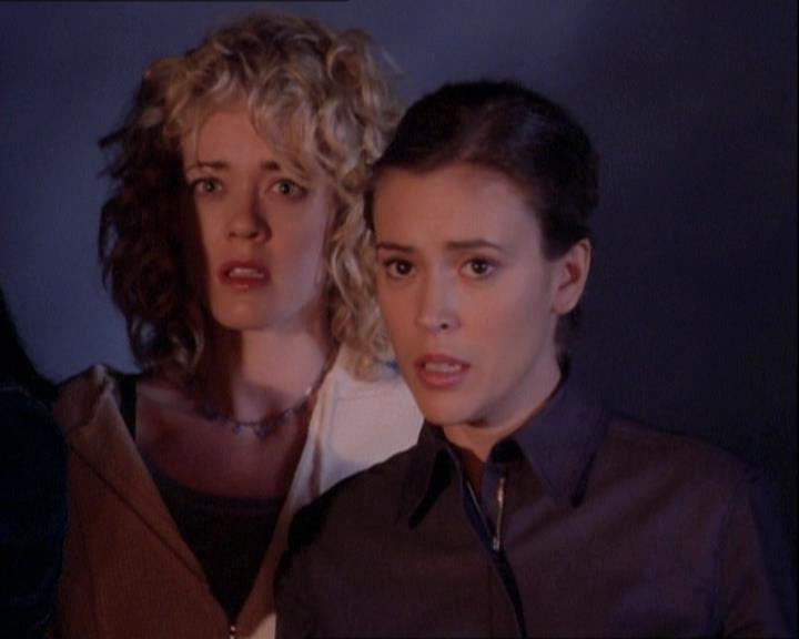 Charmed-Online-dot-net_121LoveHurts2034.jpg Charmed-Online-dot-net_121LoveHurts2034.jpg