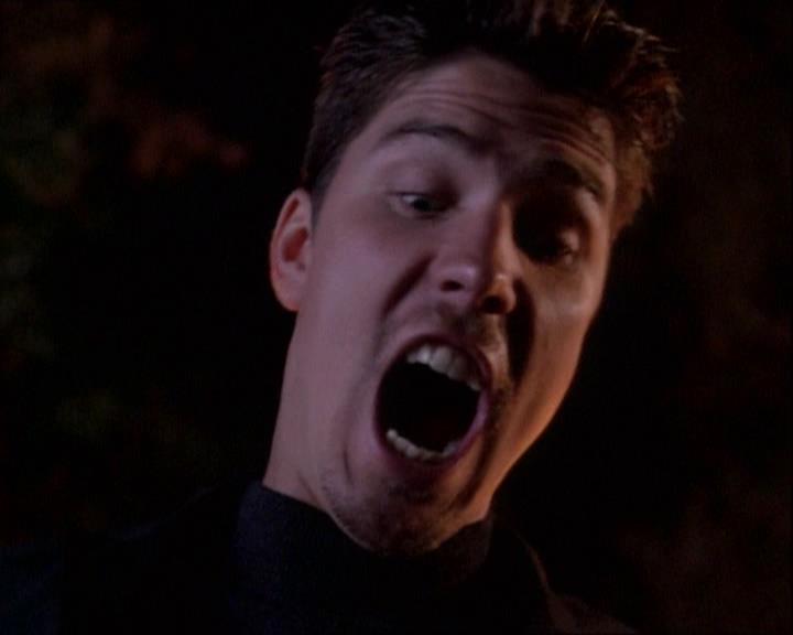 Charmed-Online-dot-net_121LoveHurts2043.jpg Charmed-Online-dot-net_121LoveHurts2043.jpg