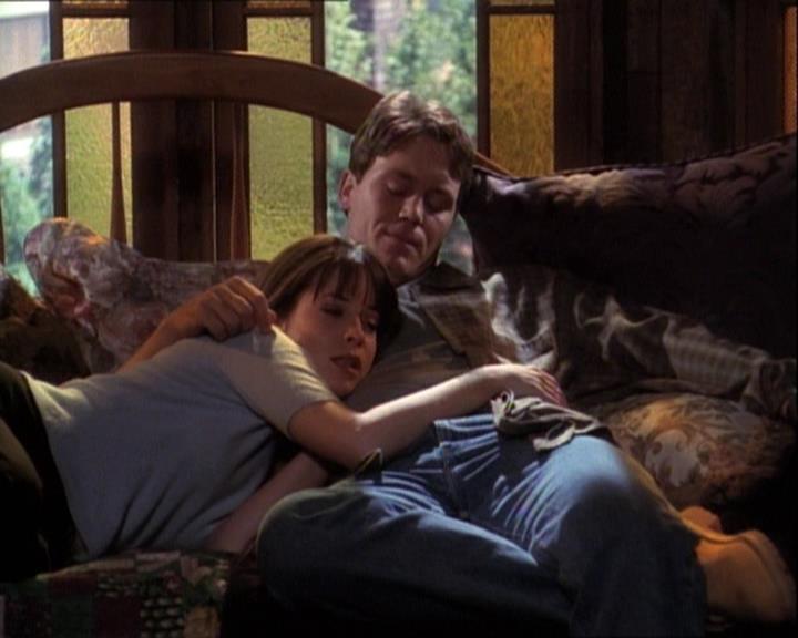 Charmed-Online-dot-net_121LoveHurts2104.jpg Charmed-Online-dot-net_121LoveHurts2104.jpg