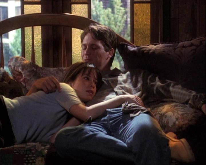 Charmed-Online-dot-net_121LoveHurts2115.jpg Charmed-Online-dot-net_121LoveHurts2115.jpg