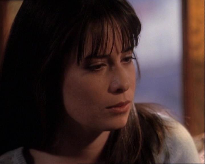 Charmed-Online-dot-net_121LoveHurts2183.jpg Charmed-Online-dot-net_121LoveHurts2183.jpg