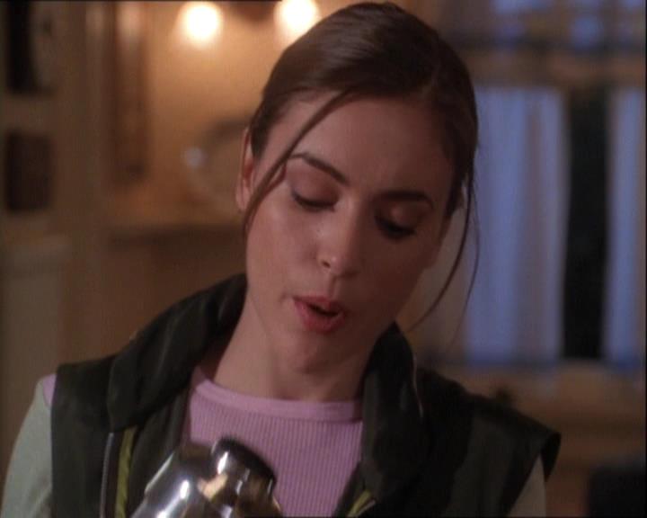 Charmed-Online-dot-net_121LoveHurts2394.jpg Charmed-Online-dot-net_121LoveHurts2394.jpg