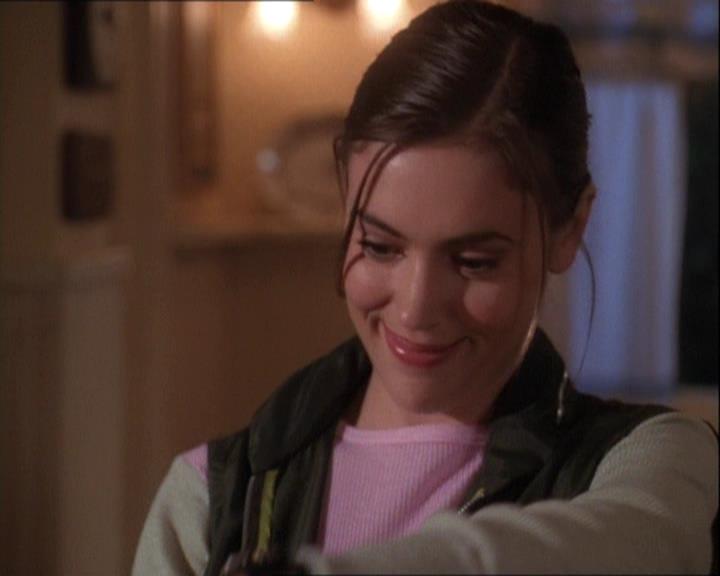 Charmed-Online-dot-net_121LoveHurts2404.jpg Charmed-Online-dot-net_121LoveHurts2404.jpg