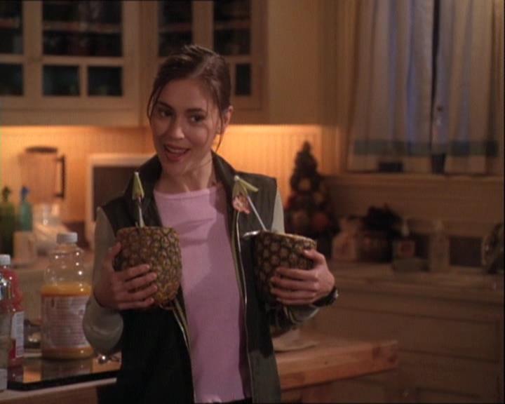 Charmed-Online-dot-net_121LoveHurts2408.jpg Charmed-Online-dot-net_121LoveHurts2408.jpg