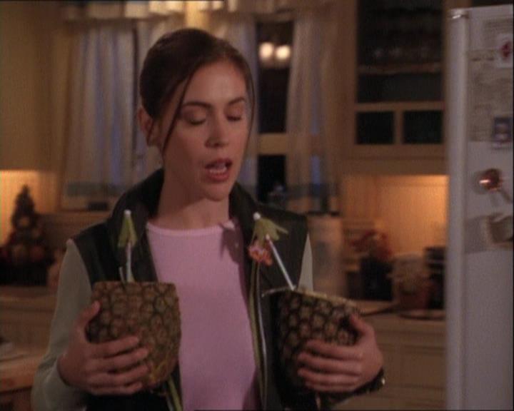 Charmed-Online-dot-net_121LoveHurts2410.jpg Charmed-Online-dot-net_121LoveHurts2410.jpg