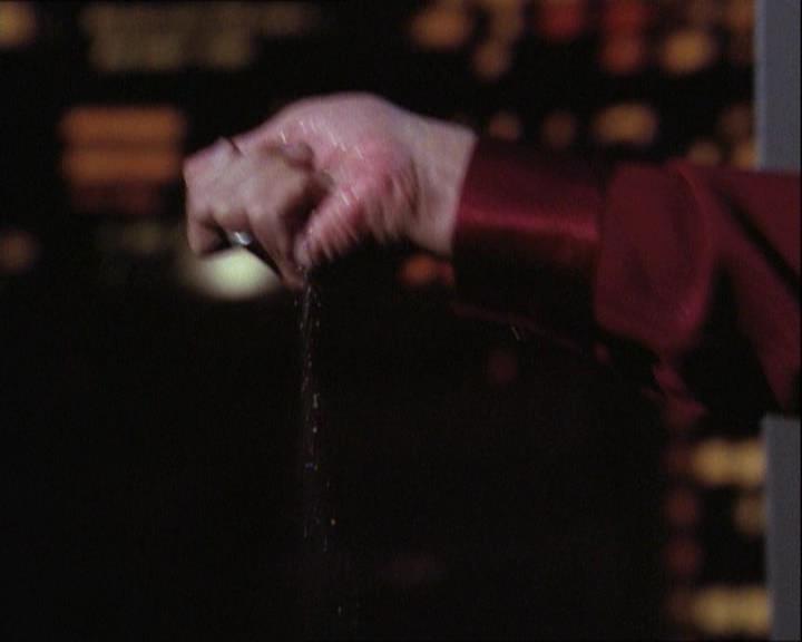 Charmed-Online-dot-net_122DejaVuAllOverAgain1448.jpg Charmed-Online-dot-net_122DejaVuAllOverAgain1448.jpg