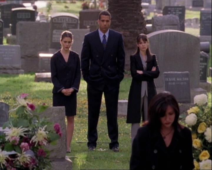 Charmed-Online-dot-net_122DejaVuAllOverAgain2228.jpg Charmed-Online-dot-net_122DejaVuAllOverAgain2228.jpg