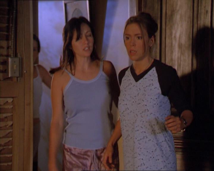 Charmed-Online_dot_net-2x01WitchTrial0171.jpg