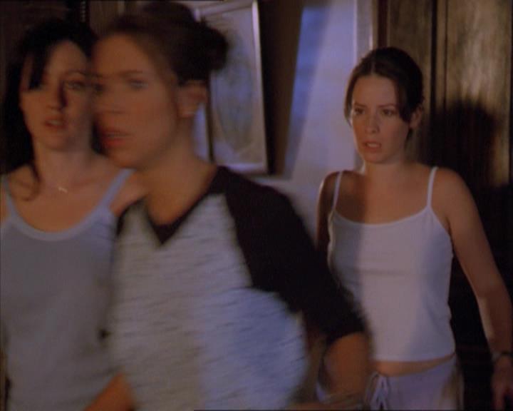 Charmed-Online_dot_net-2x01WitchTrial0176.jpg