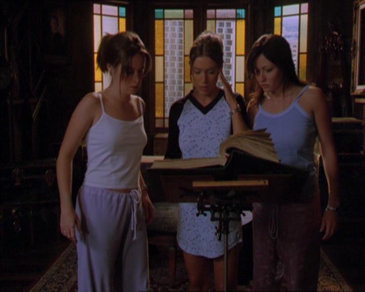 Charmed-Online_dot_net-2x01WitchTrial0182.jpg Charmed-Online_dot_net-2x01WitchTrial0182.jpg