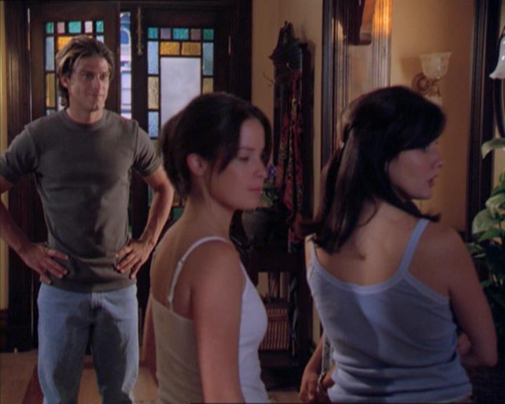 Charmed-Online_dot_net-2x01WitchTrial0384.jpg