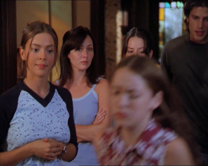 Charmed-Online_dot_net-2x01WitchTrial0404.jpg Charmed-Online_dot_net-2x01WitchTrial0404.jpg
