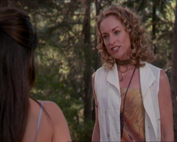 Charmed-Online_dot_net-2x01WitchTrial0505.jpg