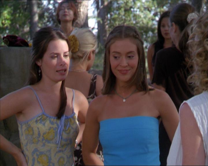 Charmed-Online_dot_net-2x01WitchTrial0506.jpg