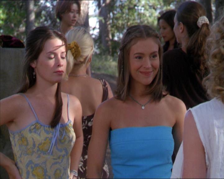 Charmed-Online_dot_net-2x01WitchTrial0519.jpg Charmed-Online_dot_net-2x01WitchTrial0519.jpg