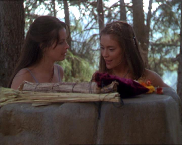 Charmed-Online_dot_net-2x01WitchTrial0569.jpg