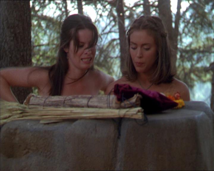 Charmed-Online_dot_net-2x01WitchTrial0578.jpg