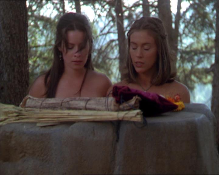 Charmed-Online_dot_net-2x01WitchTrial0582.jpg