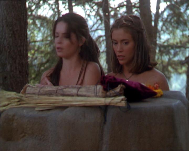 Charmed-Online_dot_net-2x01WitchTrial0596.jpg
