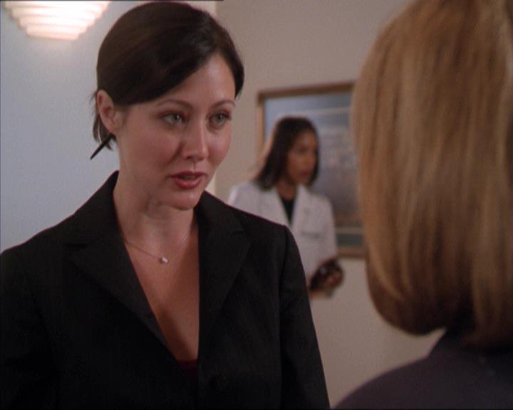 Charmed-Online_dot_net-2x01WitchTrial0614.jpg Charmed-Online_dot_net-2x01WitchTrial0614.jpg