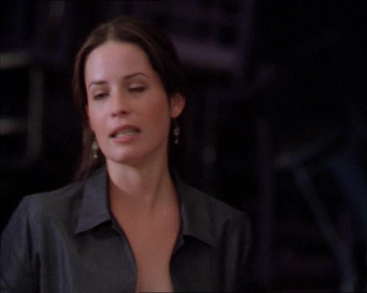 Charmed-Online_dot_net-2x01WitchTrial0703.jpg