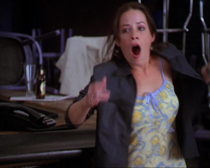 Charmed-Online_dot_net-2x01WitchTrial0806.jpg Charmed-Online_dot_net-2x01WitchTrial0806.jpg