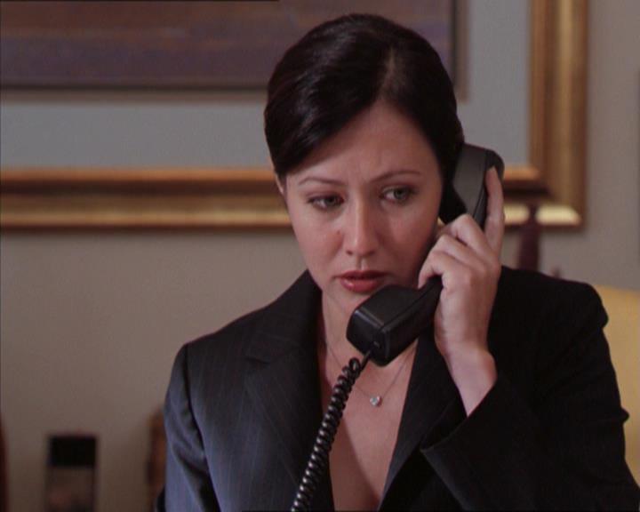 Charmed-Online_dot_net-2x01WitchTrial0869.jpg Charmed-Online_dot_net-2x01WitchTrial0869.jpg