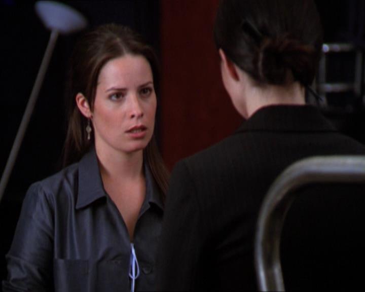 Charmed-Online_dot_net-2x01WitchTrial0970.jpg Charmed-Online_dot_net-2x01WitchTrial0970.jpg