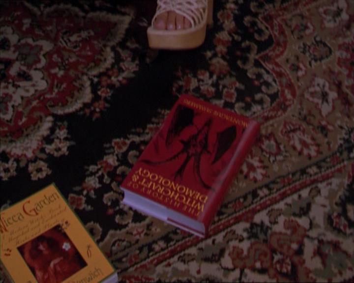 Charmed-Online_dot_net-2x01WitchTrial0973.jpg Charmed-Online_dot_net-2x01WitchTrial0973.jpg