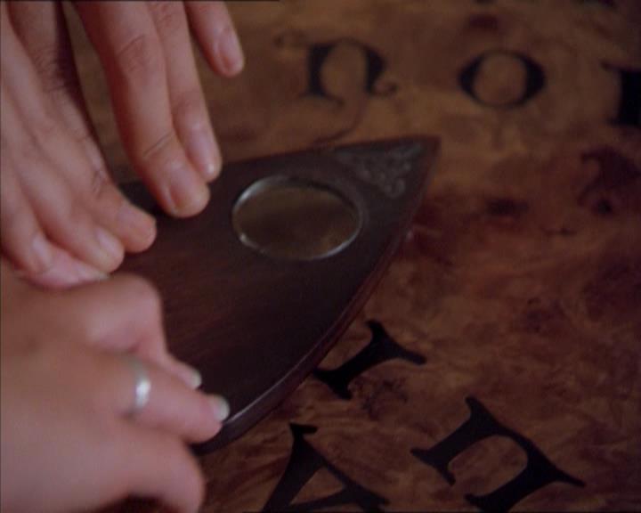 Charmed-Online_dot_net-2x01WitchTrial1161.jpg Charmed-Online_dot_net-2x01WitchTrial1161.jpg