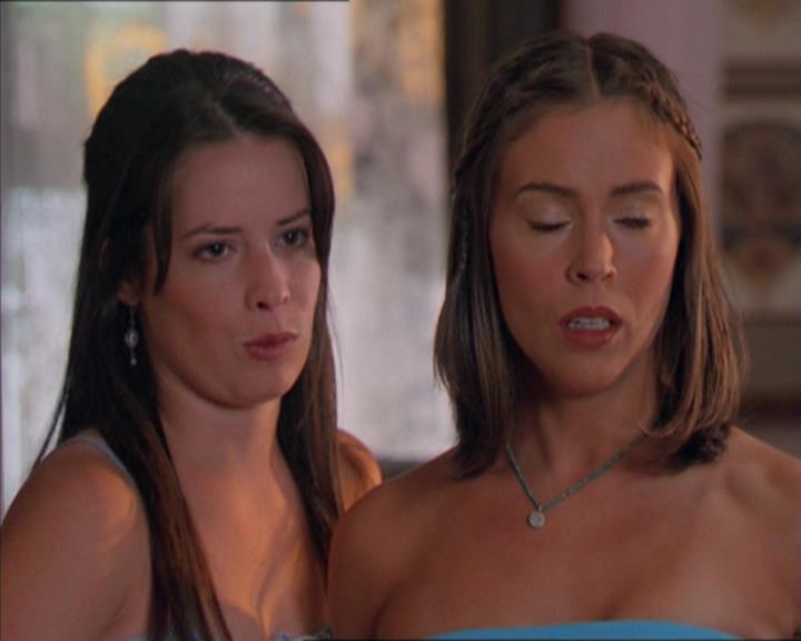 Charmed-Online_dot_net-2x01WitchTrial1227.jpg Charmed-Online_dot_net-2x01WitchTrial1227.jpg