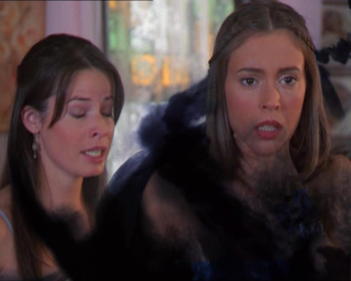 Charmed-Online_dot_net-2x01WitchTrial1240.jpg Charmed-Online_dot_net-2x01WitchTrial1240.jpg