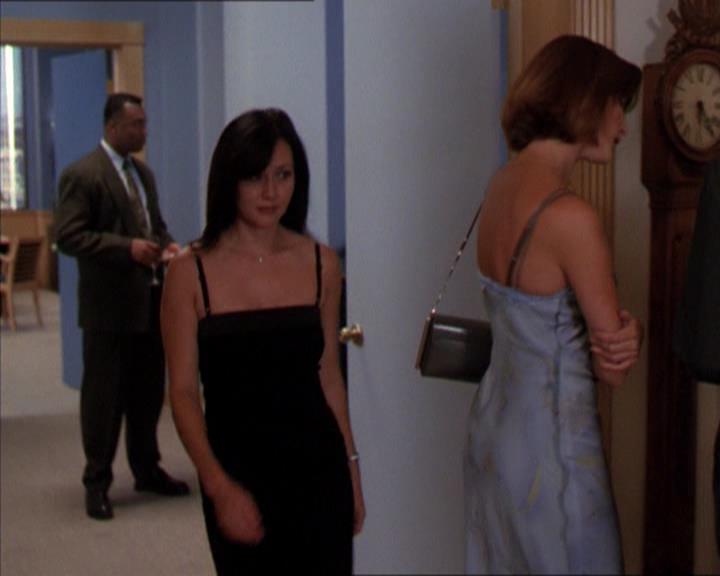 Charmed-Online_dot_net-2x01WitchTrial1288.jpg