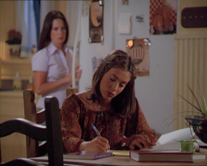 Charmed-Online_dot_net-2x01WitchTrial1554.jpg