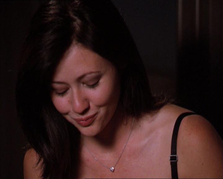 Charmed-Online_dot_net-2x01WitchTrial1760.jpg Charmed-Online_dot_net-2x01WitchTrial1760.jpg