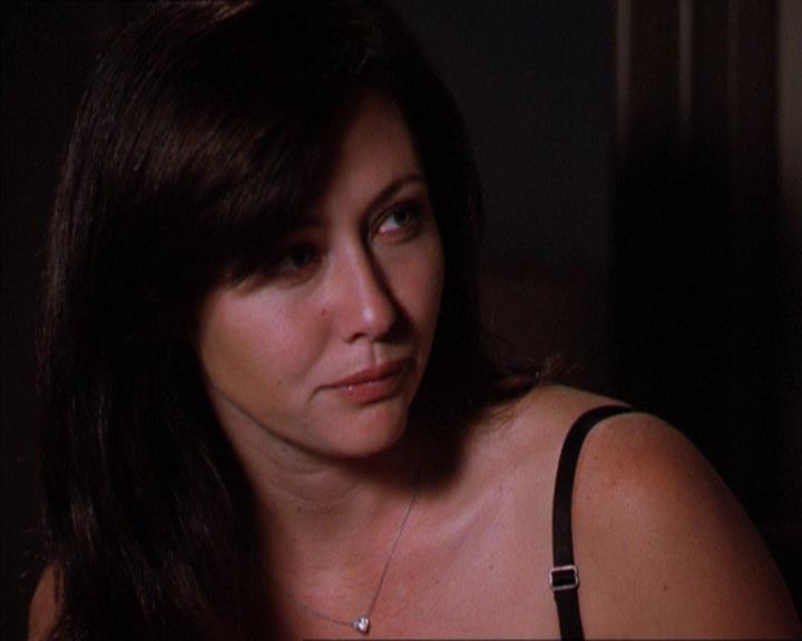 Charmed-Online_dot_net-2x01WitchTrial1781.jpg Charmed-Online_dot_net-2x01WitchTrial1781.jpg
