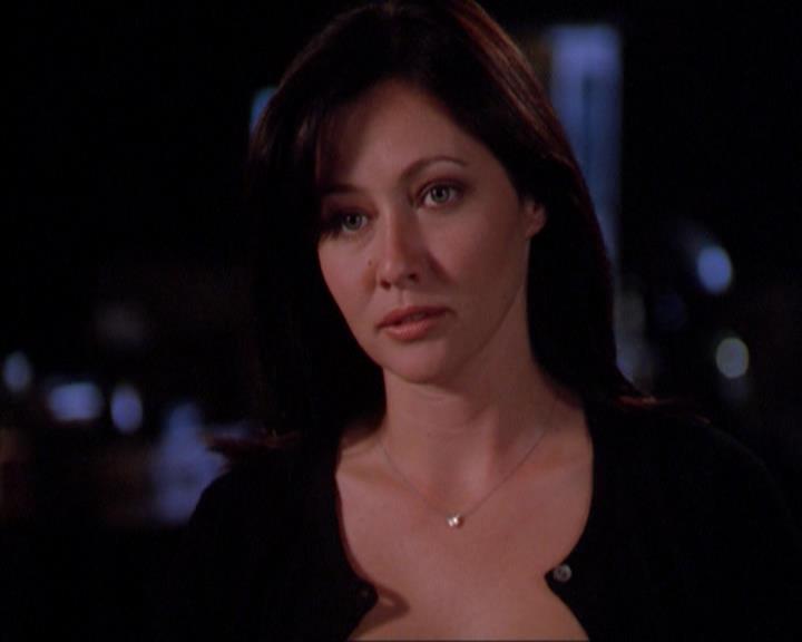 Charmed-Online_dot_net-2x01WitchTrial1823.jpg Charmed-Online_dot_net-2x01WitchTrial1823.jpg