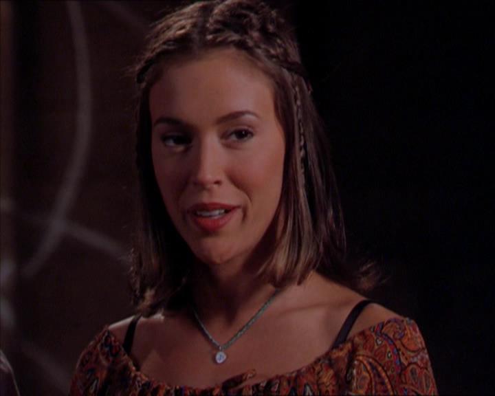 Charmed-Online_dot_net-2x01WitchTrial1830.jpg Charmed-Online_dot_net-2x01WitchTrial1830.jpg