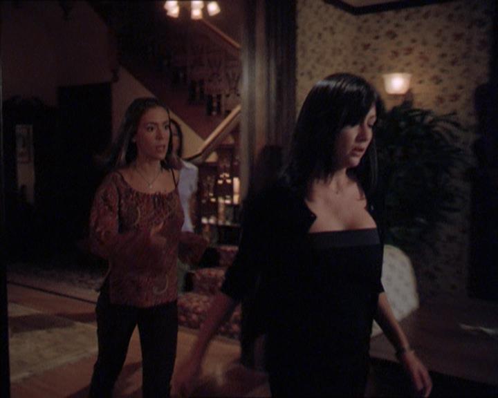 Charmed-Online_dot_net-2x01WitchTrial1916.jpg Charmed-Online_dot_net-2x01WitchTrial1916.jpg