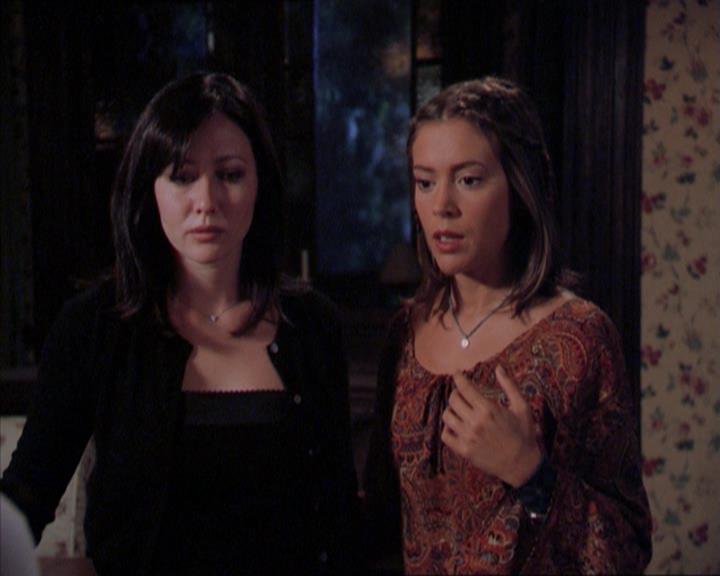 Charmed-Online_dot_net-2x01WitchTrial2067.jpg Charmed-Online_dot_net-2x01WitchTrial2067.jpg