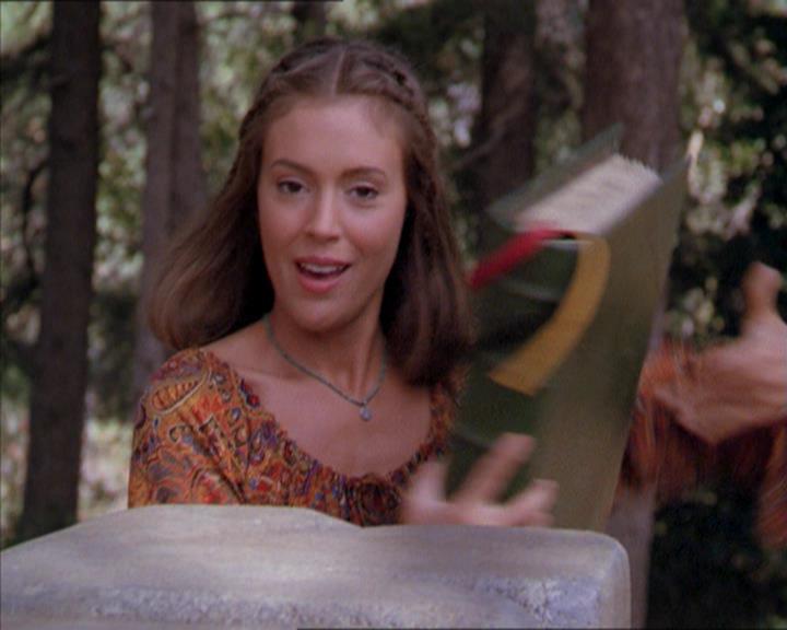 Charmed-Online_dot_net-2x01WitchTrial2243.jpg Charmed-Online_dot_net-2x01WitchTrial2243.jpg