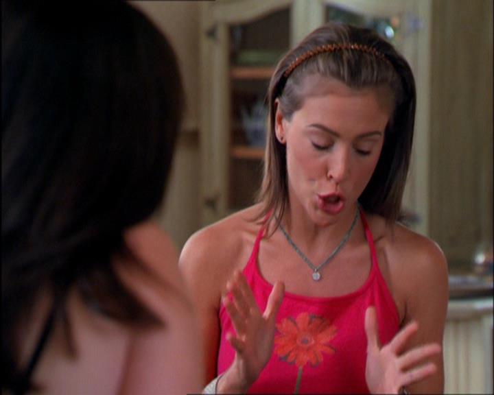 Charmed-Online_dot_net-2x03ThePaintedWorld0423.jpg Charmed-Online_dot_net-2x03ThePaintedWorld0423.jpg