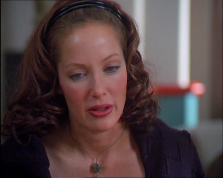 Charmed-Online_dot_net-2x03ThePaintedWorld0632.jpg Charmed-Online_dot_net-2x03ThePaintedWorld0632.jpg