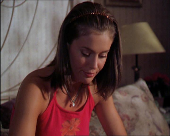 Charmed-Online_dot_net-2x03ThePaintedWorld0718.jpg Charmed-Online_dot_net-2x03ThePaintedWorld0718.jpg