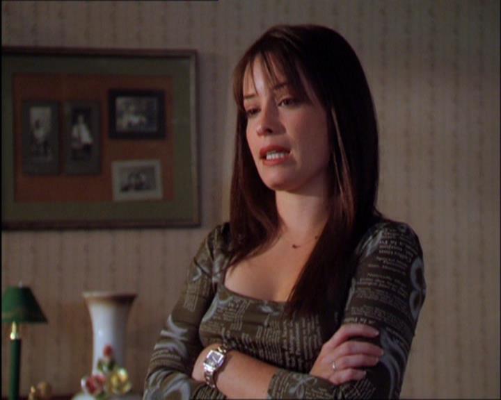 Charmed-Online_dot_net-2x03ThePaintedWorld0728.jpg