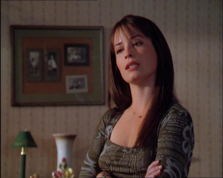 Charmed-Online_dot_net-2x03ThePaintedWorld0734.jpg