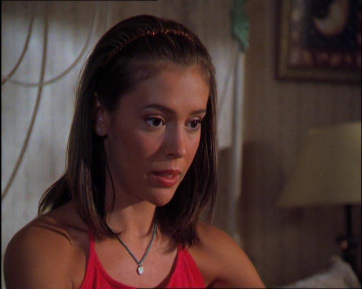 Charmed-Online_dot_net-2x03ThePaintedWorld0807.jpg